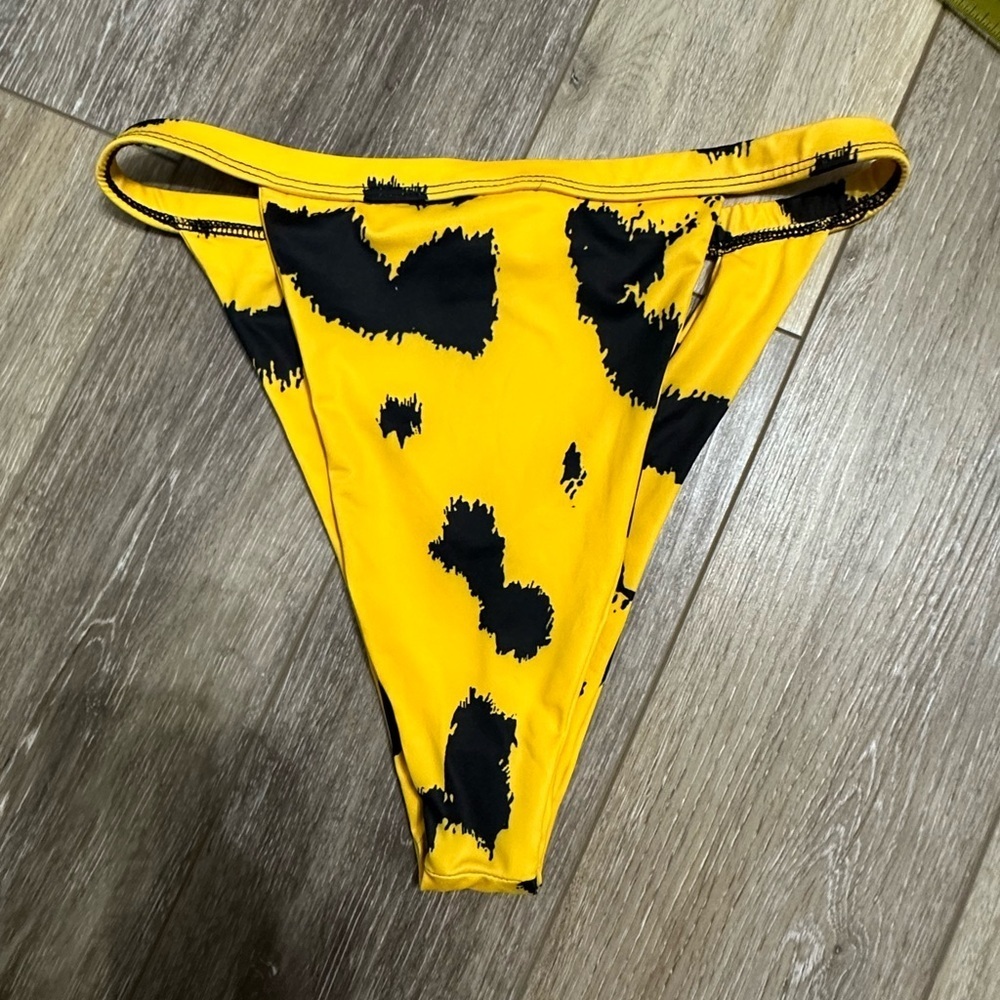 #4) very cute and sexy bikini bottom. New/ no tag